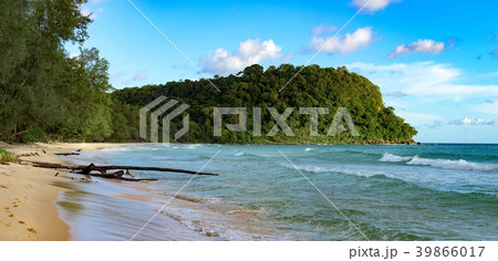 Lazy Beach on the Koh Rong Samloem island Lazy Beach on the Koh Rong Samloem island 39866017