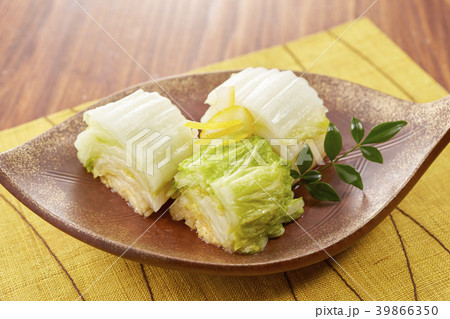 白菜の浅漬け (pickled napa cabbage) 39866350