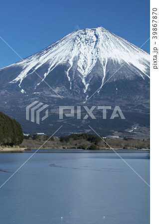 結氷した田貫湖と富士山 39867870