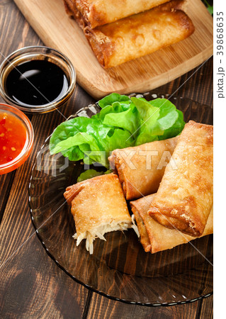 Spring rolls with chicken and vegetables 39868635