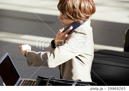 ビジネスウーマン 通話 ビジネスウーマン 通話 39869265