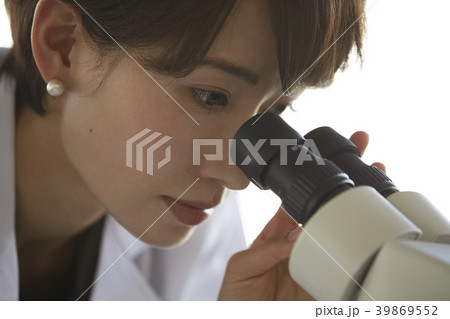 女性 白衣 研究の写真素材 [39869552] PIXTA