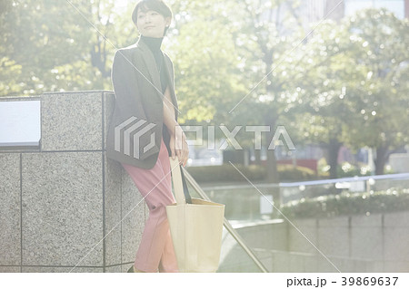 女性　待ち合わせ 39869637