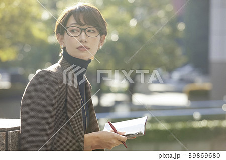 ビジネスウーマン　街中 39869680