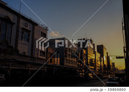 黄金色の街 39869860