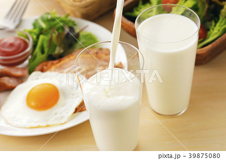 牛乳 朝食イメージ 牛乳 朝食イメージ 39875080