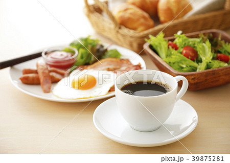 コーヒー　朝食イメージ 39875281