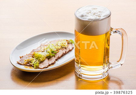 生ビールとつまみチャーシュー 生ビールとつまみチャーシュー 39876325
