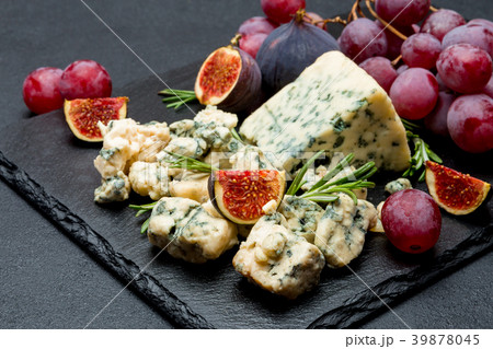 Slice of French Roquefort cheese with figs 39878045