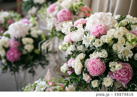 Wedding decor. beautiful flower compositions of Wedding decor. beautiful flower compositions of 39879816