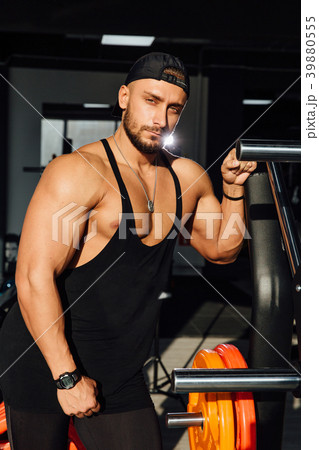 Big strong man fitness model resting in the gym Big strong man fitness model resting in the gym 39880555