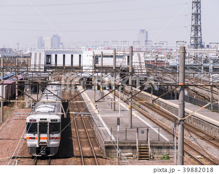 JR　笠寺駅と名古屋駅中心部ビル群 39882018