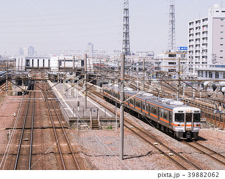 Jr 笠寺駅と名古屋駅中心部ビル群の写真素材