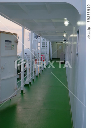 五島行きのフェリー船内２０１７その１ 39883910