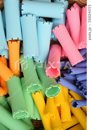 close up of hair curlers for background 39884055