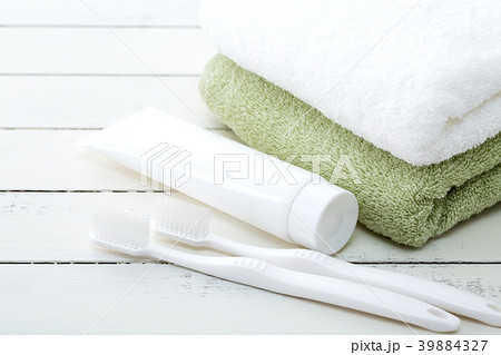 タオルと歯ブラシ 39884327