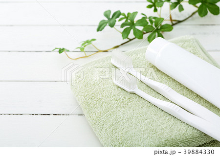 タオルと歯ブラシ タオルと歯ブラシ 39884330