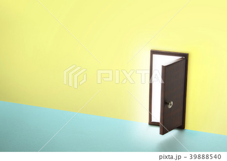 扉からもれる光 39888540