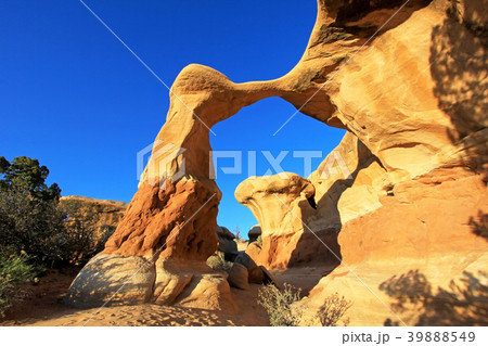 Metate Arch at Devil's Garden, Grand Staircase 39888549