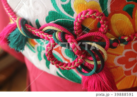 赤のあざやかな和装002 39888591