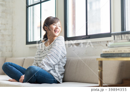 若い女性 39894355