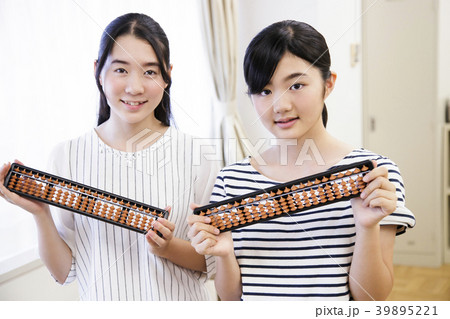 そろばん　珠算　授業　勉強　学校　教室　生徒　教育 39895221