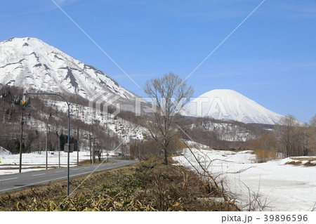 喜茂別町、福丘から見る羊蹄山と尻別岳 喜茂別町、福丘から見る羊蹄山と尻別岳 39896596