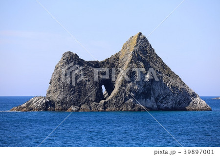 神恵内村の窓岩 39897001