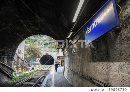 チンクエ・テッレ（イタリア・リグーリア州）　ヴェルナッツァ駅 39898750