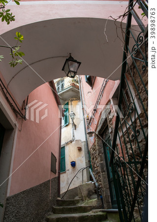 チンクエ・テッレ（イタリア・リグーリア州）　ヴェルナッツァの路地 39898763