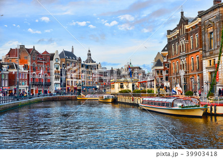 Picturesque views of the city center of Amsterdam 39903418