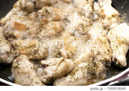 チキンの蒸し焼き チキンの蒸し焼き 39903666