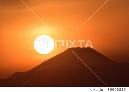 富士山と夕日 39906816