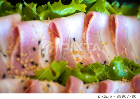 Raw kurobuta pork slices, for yakiniku Raw kurobuta pork slices, for yakiniku 39907780