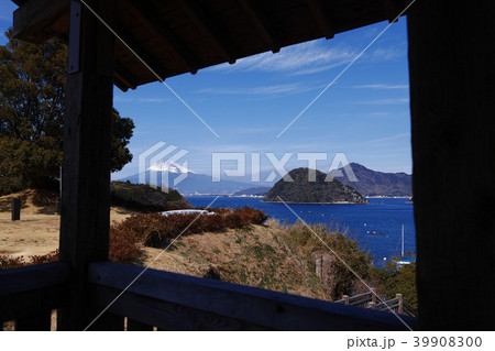【国史跡】長浜城跡・物見櫓からみる内浦湾・富士山（伊豆国） 39908300