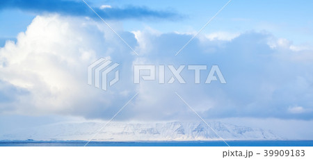 Clouds formation over sea, background photo 39909183