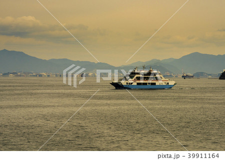 宮島口～宮島間　フェリー　レトロに　（広島県） 39911164