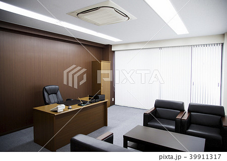社長室 役員室 オフィス 応接間 応接室 会社 ビジネス 重厚 事務所の写真素材
