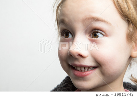 Cute little smile girl Cute little smile girl 39911745