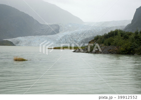 USA Alaska - Mendenhall Glacier and Lake USA Alaska - Mendenhall Glacier and Lake 39912552
