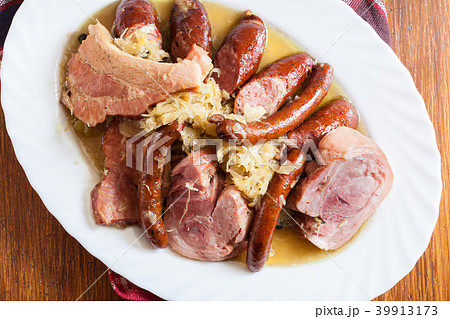 Choucroute garnie. Alsatian sauerkraut 39913173