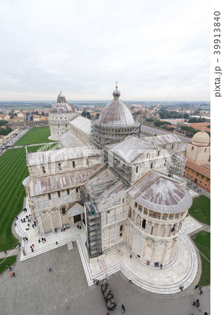ピサの斜塔から見るピサ大聖堂 ピサの斜塔から見るピサ大聖堂 39913840