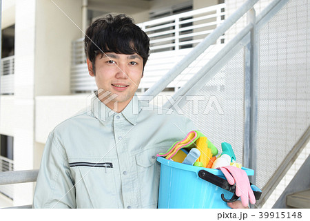 笑顔の清掃員 39915148