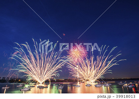 三重県 桑名水郷花火大会の写真素材