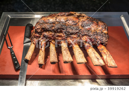 Carving prime rib wagyu Carving prime rib wagyu 39919262