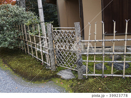 四ツ目垣 茶室 庭門 網代戸 日本庭園の写真素材