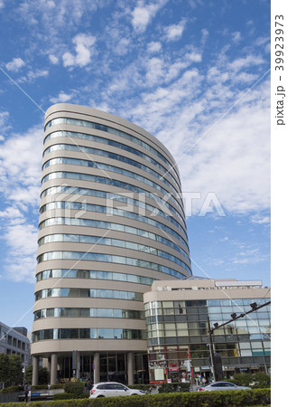 渋谷青山通郵便局の入っている青山オーバルビル(東京都渋谷区) 渋谷青山通郵便局の入っている青山オーバルビル(東京都渋谷区) 39923973