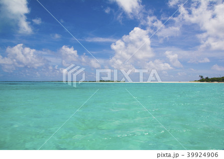 パラオ共和国、カヤンゲル島、環礁の島の海と砂浜と島 パラオ共和国、カヤンゲル島、環礁の島の海と砂浜と島 39924906