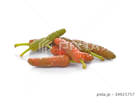 Long pepper or Piper longum on white background 39925757