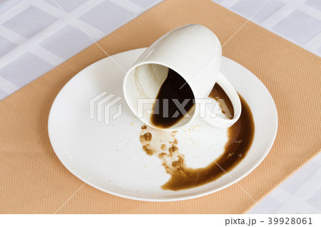 Overturned cup with the coffee. Overturned cup with the coffee. 39928061